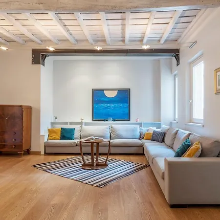 Guesthost - Piazza Navona Elegant Apartment Rom