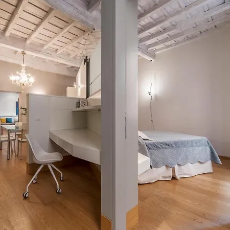 Guesthost - Piazza Navona Elegant Roma