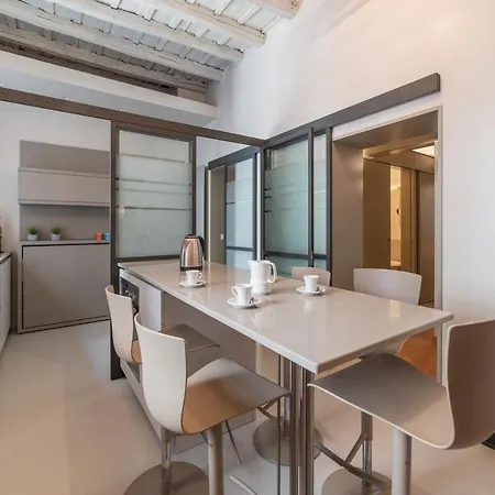 Guesthost - Piazza Navona Elegant Apartamento *